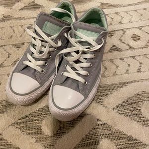 Brand new sz 8 Gray Converse